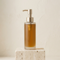 Imagen ilustrativa de aceite limpiador facial en envase premium