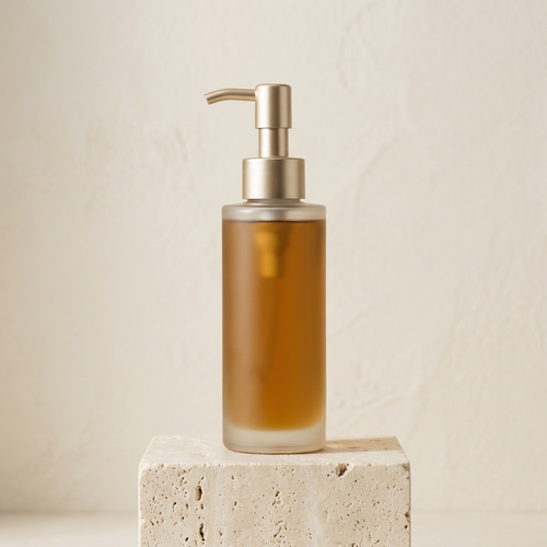 Imagen ilustrativa de aceite limpiador facial en envase premium
